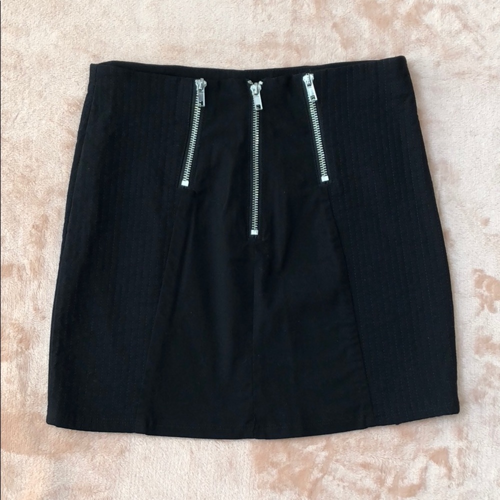 H&M Black mini skirt